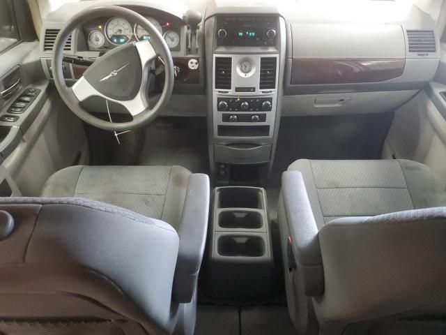 2010 Chrysler Town & Country LX