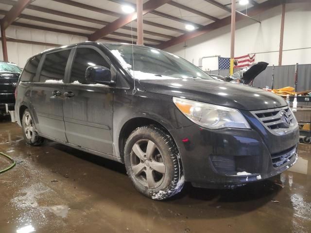 2010 Volkswagen Routan SE