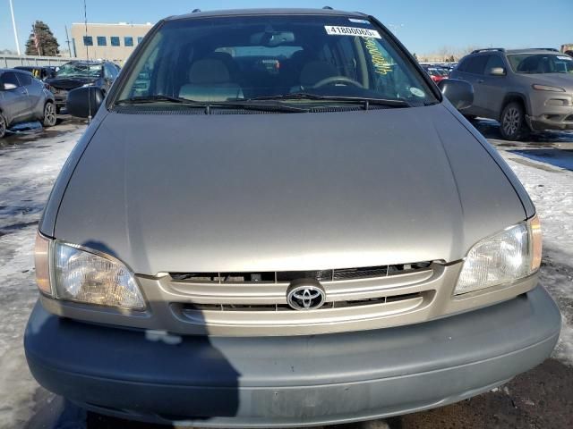 2000 Toyota Sienna LE