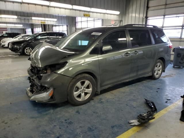 2018 Toyota Sienna LE