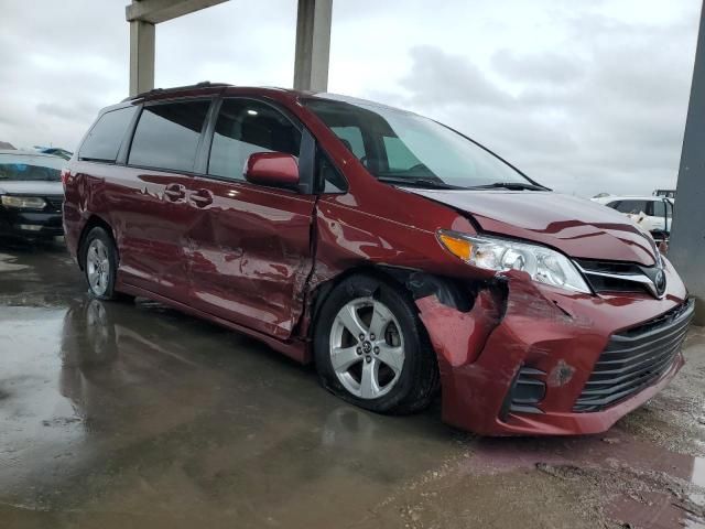 2018 Toyota Sienna LE