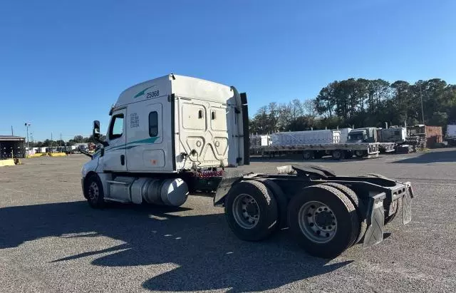 2019 Freightliner Cascadia 126