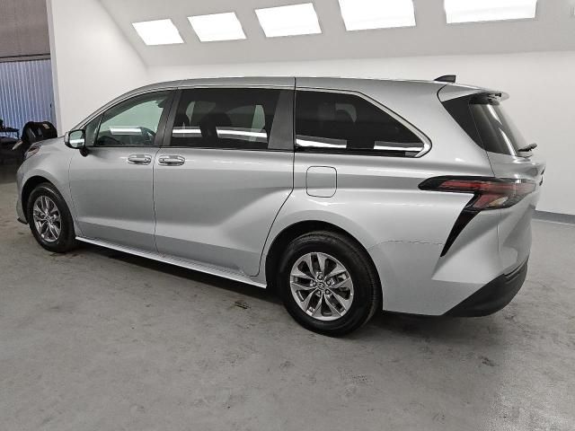 2023 Toyota Sienna LE