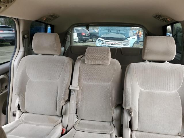 2004 Toyota Sienna CE