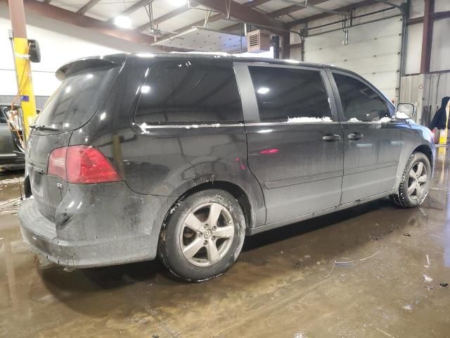 2010 Volkswagen Routan SE