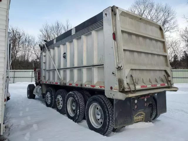 2014 Peterbilt 388