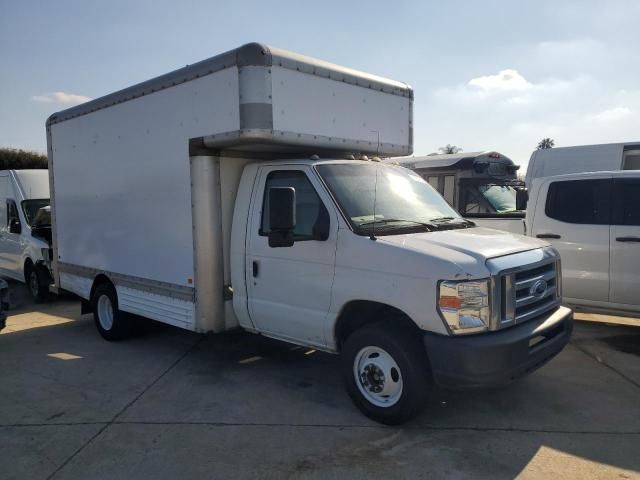 2013 Ford Econoline E450 Super Duty Cutaway Van