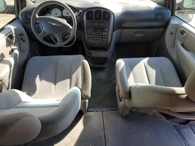 2005 Chrysler Town & Country LX