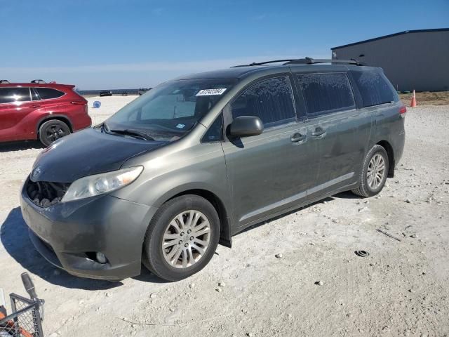 2013 Toyota Sienna XLE