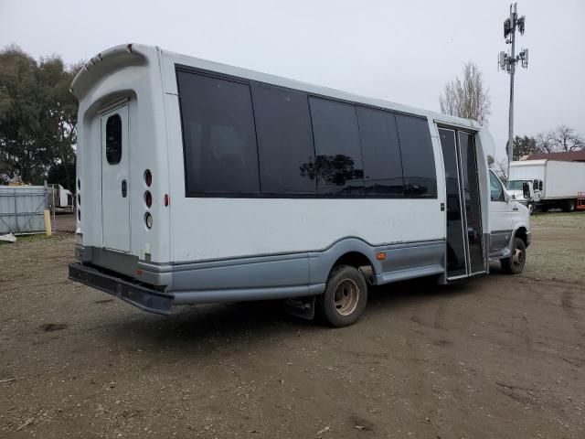 2009 Ford Econoline E450 Super Duty Cutaway Van