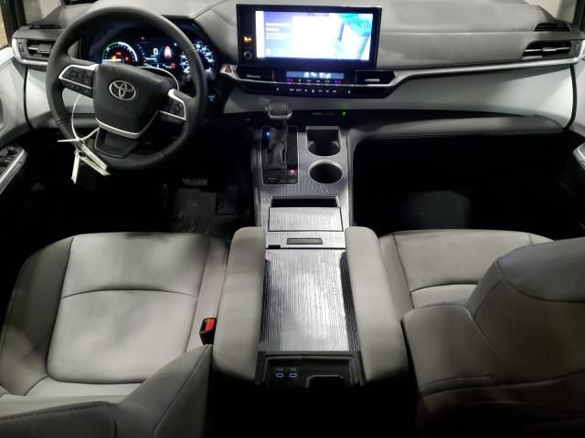 2025 Toyota Sienna XLE