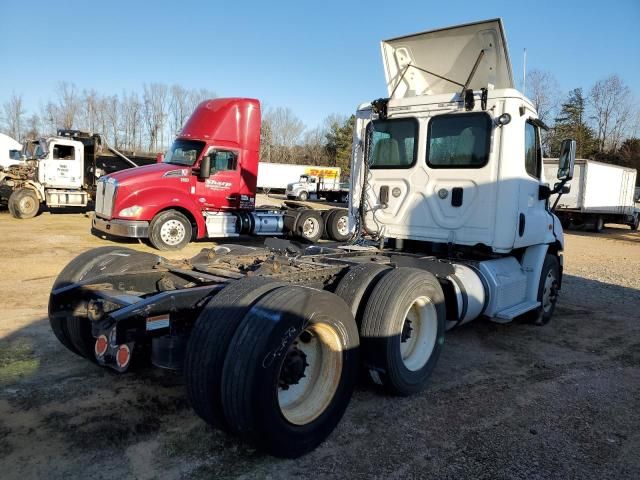 2017 Freightliner Cascadia 113