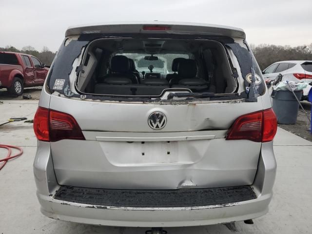 2010 Volkswagen Routan SE