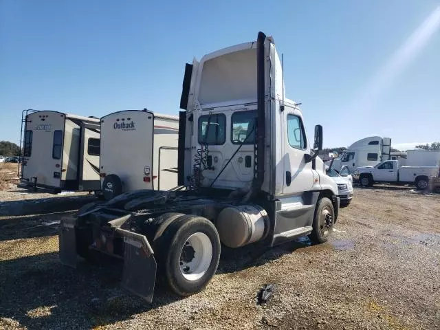 2016 Freightliner Cascadia 125