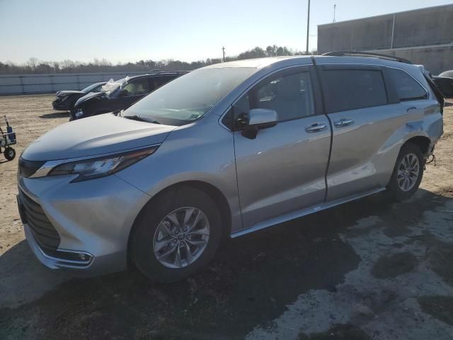 2022 Toyota Sienna XLE