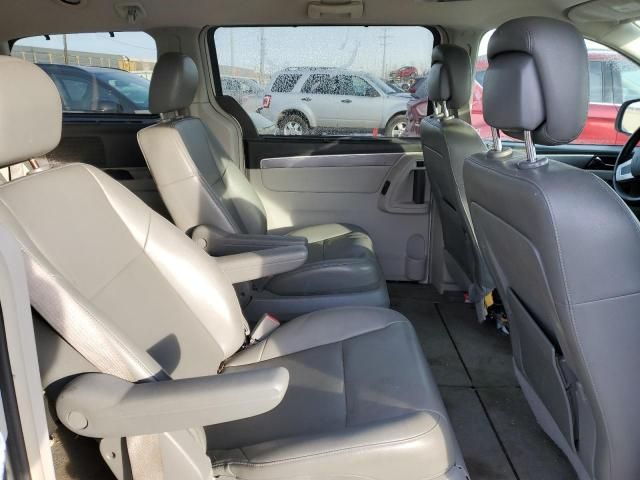 2012 Volkswagen Routan SE