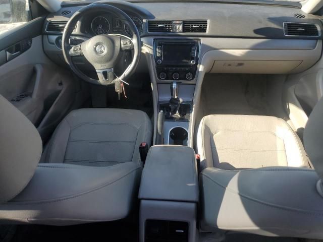 2015 Volkswagen Passat SE