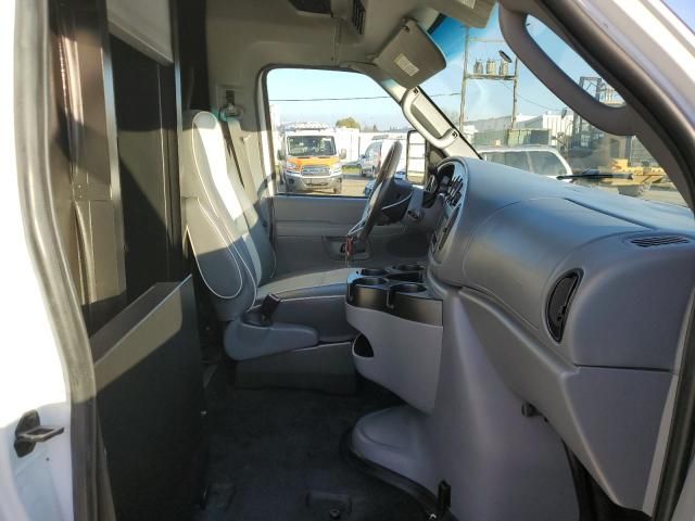 2008 Ford Econoline E450 Super Duty Cutaway Van