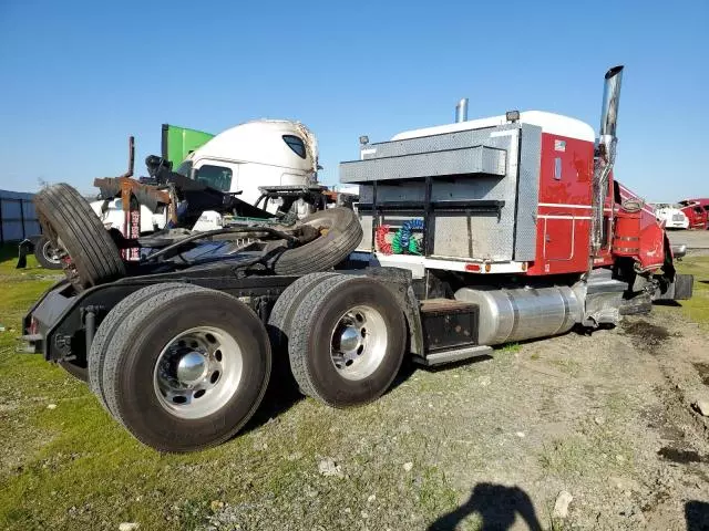 2022 Peterbilt 389