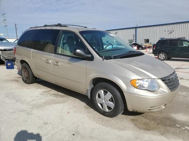 2005 Chrysler Town & Country LX