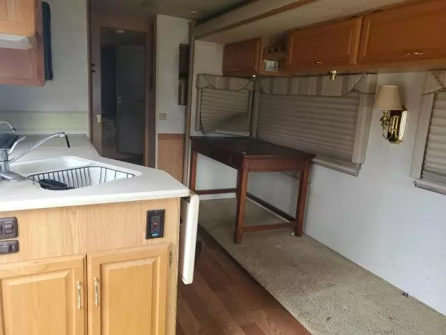 2003 Workhorse Custom Chassis Motorhome Chassis W22