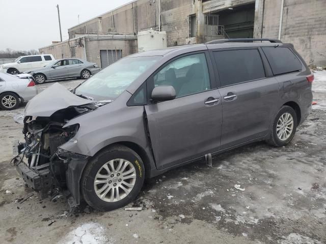 2016 Toyota Sienna XLE