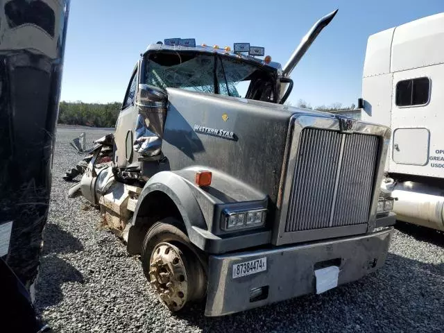 2019 Western Star Conventional 4900EX