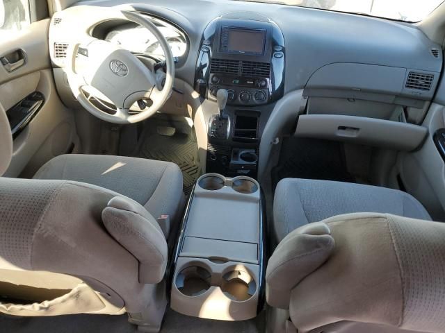 2004 Toyota Sienna LE