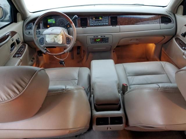 2002 Lincoln Town Car Signature