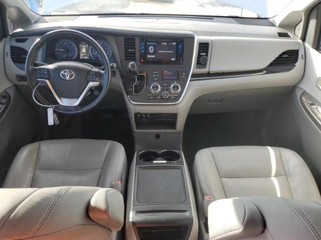 2016 Toyota Sienna XLE