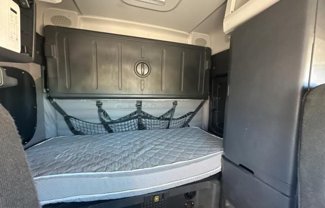 2019 Freightliner Cascadia 126