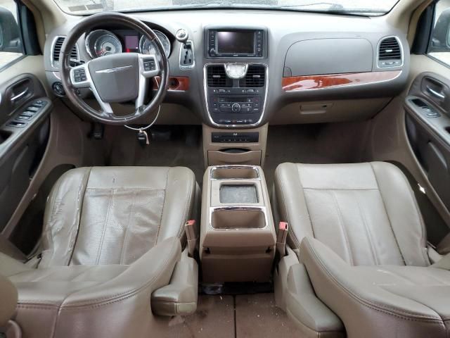 2014 Chrysler Town & Country Touring L