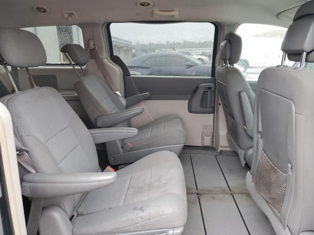 2010 Chrysler Town & Country LX