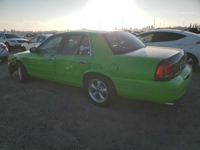 2004 Ford Crown Victoria LX