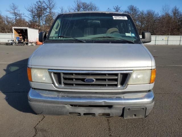 2004 Ford Econoline E350 Super Duty Wagon