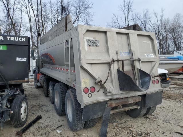 1997 Freightliner Conventional FLD120