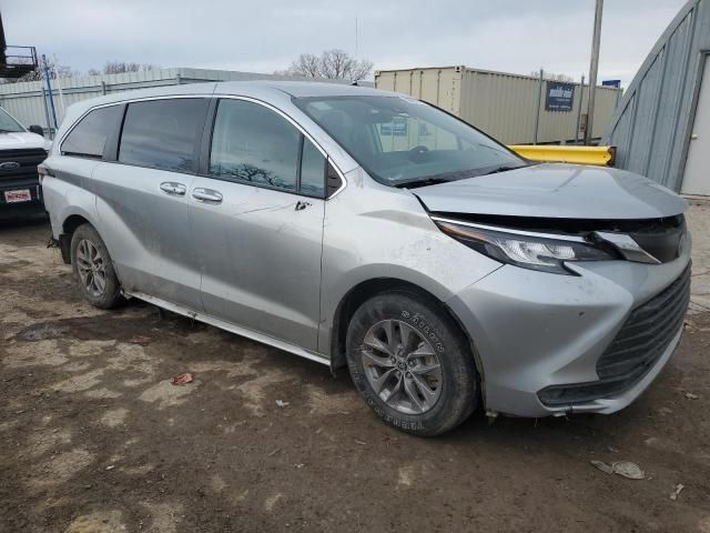 2022 Toyota Sienna LE