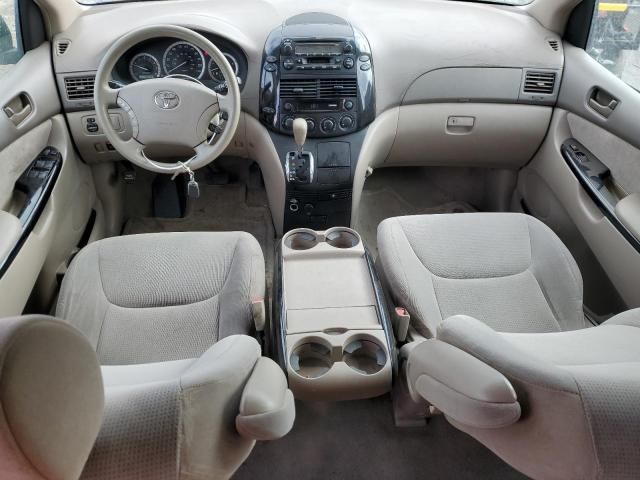 2004 Toyota Sienna CE