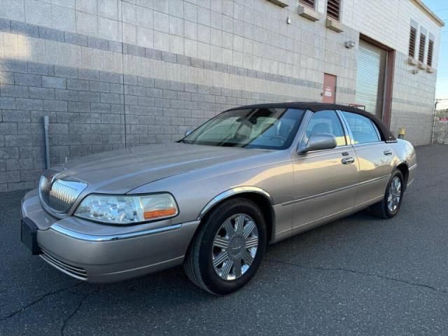 2003 Lincoln Town Car Signature