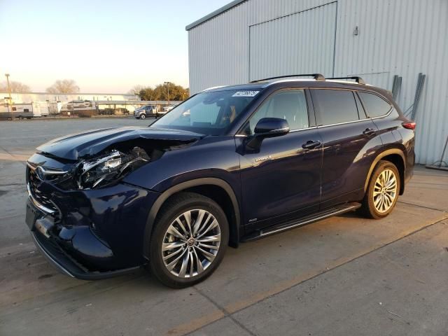 2021 Toyota Highlander Hybrid Platinum