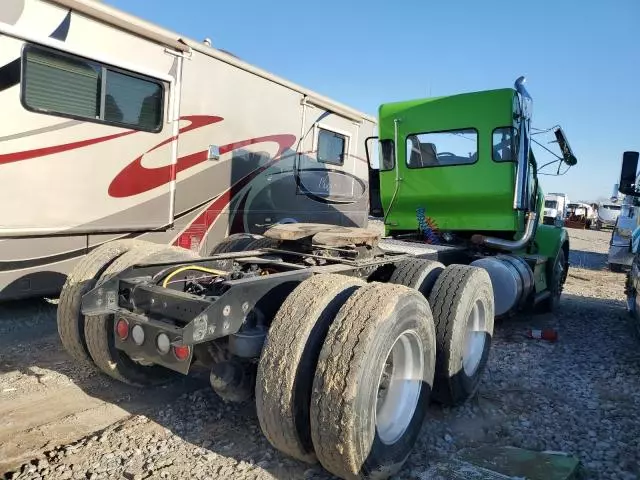 2006 Kenworth Construction T800