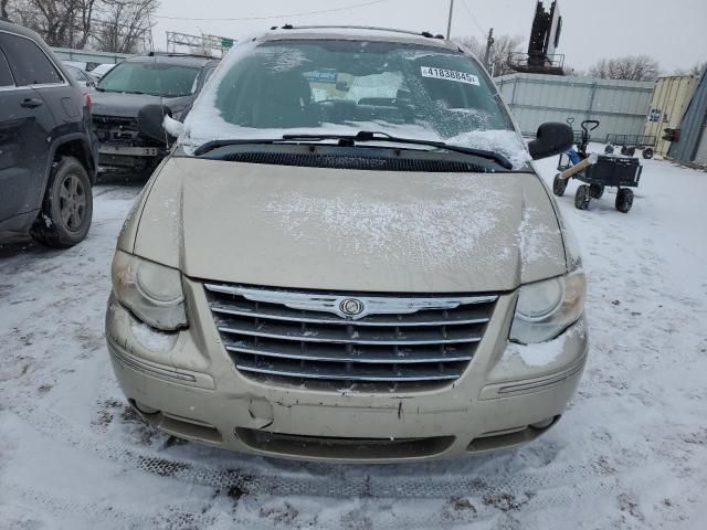 2005 Chrysler Town & Country Limited