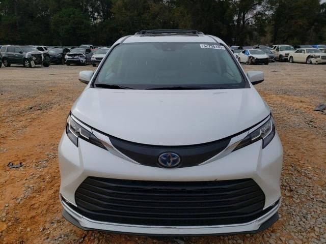 2023 Toyota Sienna XLE