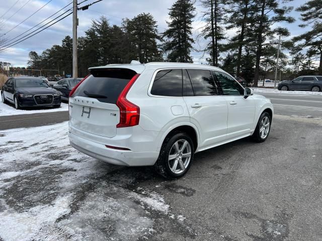 2022 Volvo XC90 T5 Momentum