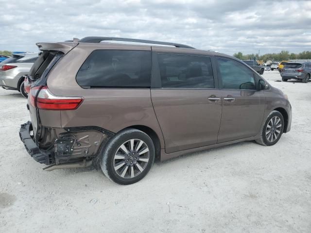 2020 Toyota Sienna XLE