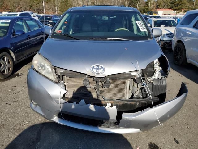 2012 Toyota Sienna XLE