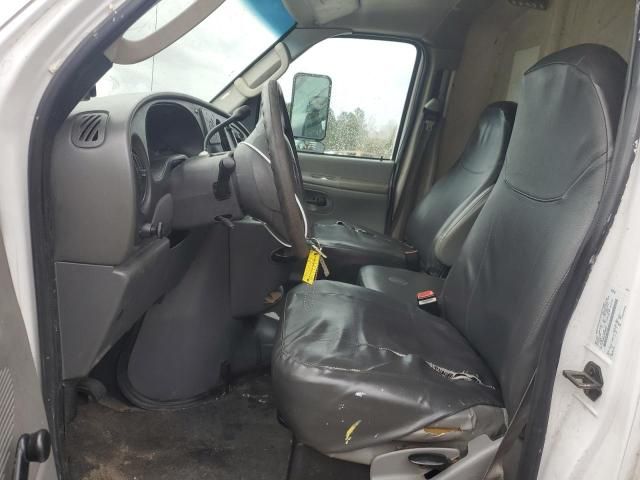 2007 Ford Econoline E450 Super Duty Cutaway Van