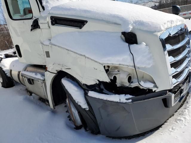 2018 Freightliner Cascadia 126