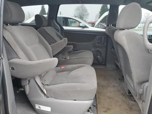 2005 Toyota Sienna LE