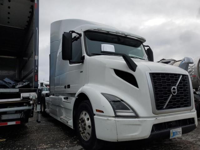 2020 Volvo VNR